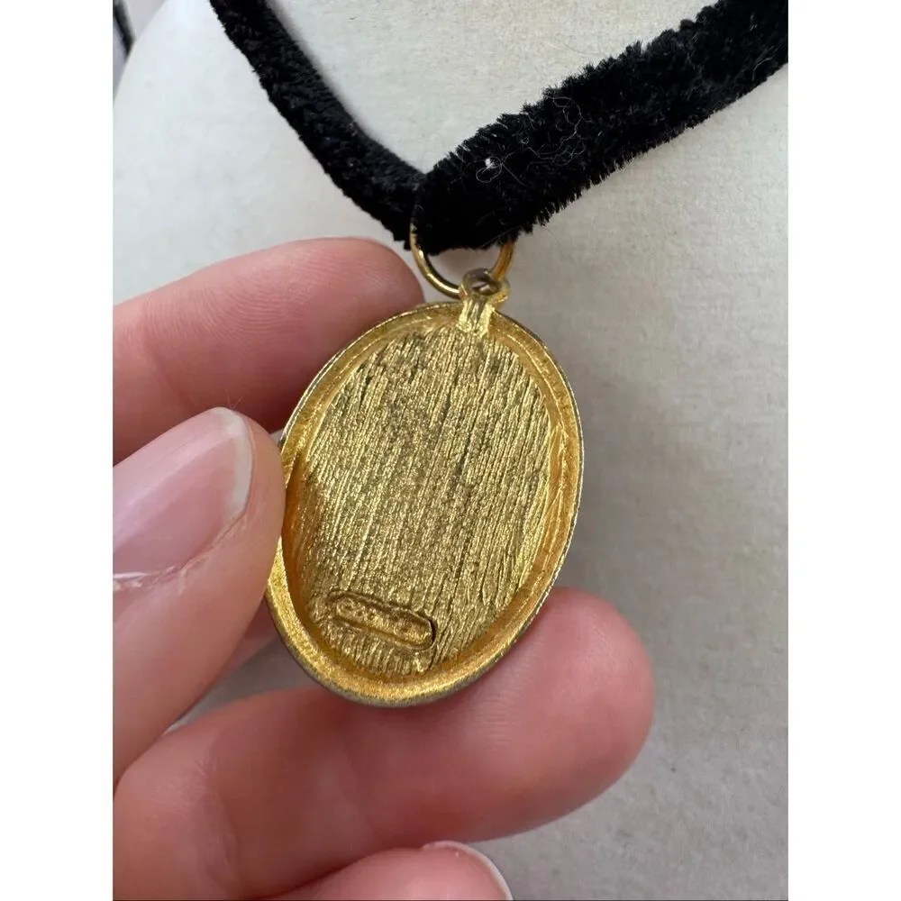 Vintage Don-Lin Signed Black Velvet Choker Necklace Lady Cameo Pendant 1980s